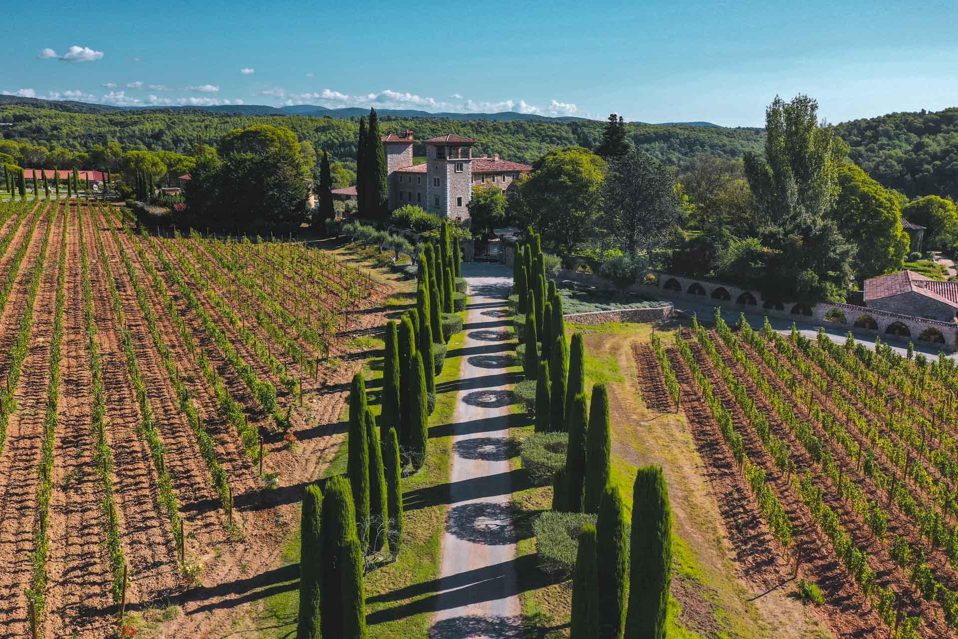 Parmi les plus beaux hôtels de Provence, le Château de Berne Parmi les plus beaux hôtels de Provence, le Château de Berne